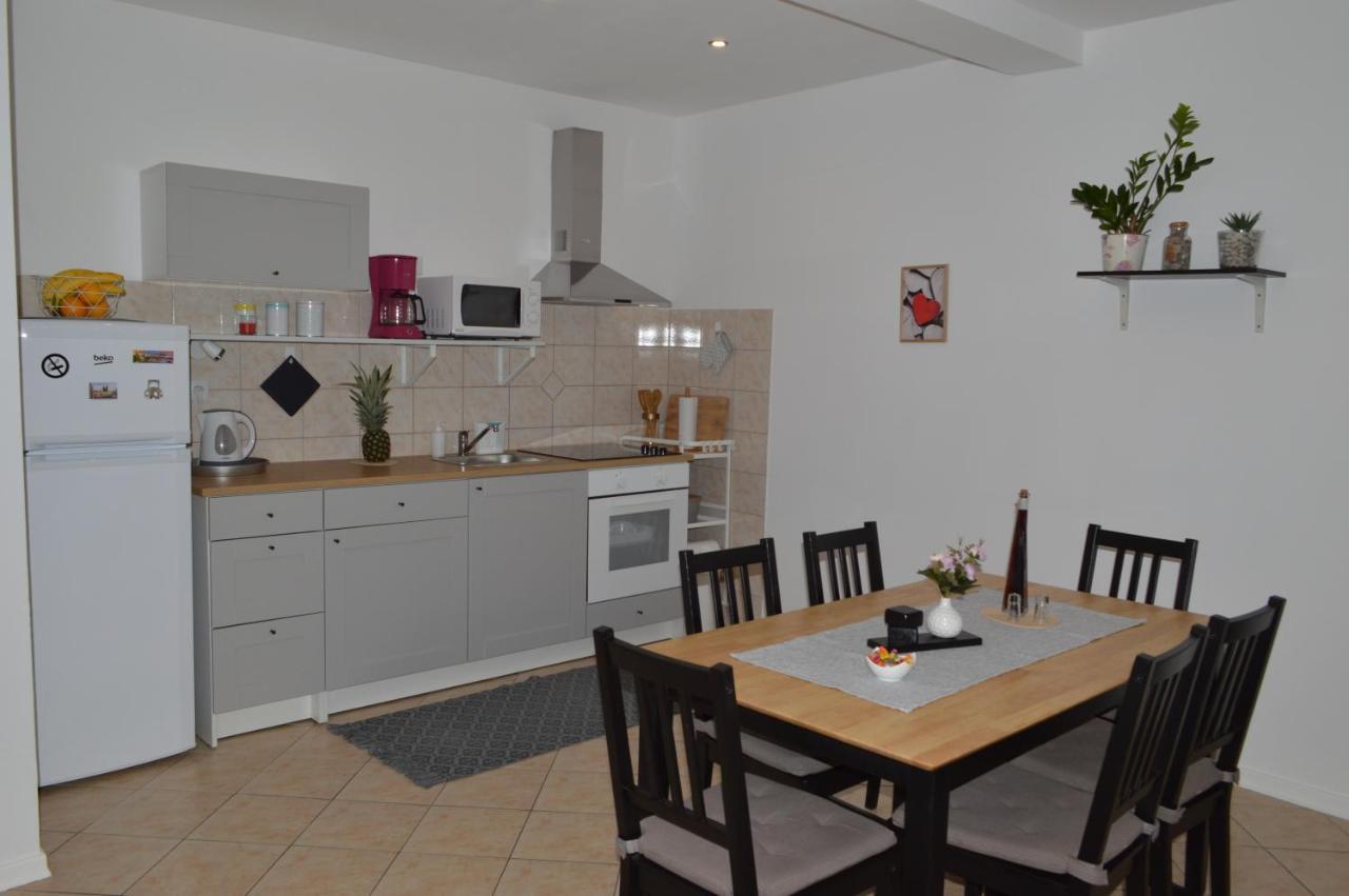 Apartman Luka Kastela Ngoại thất bức ảnh